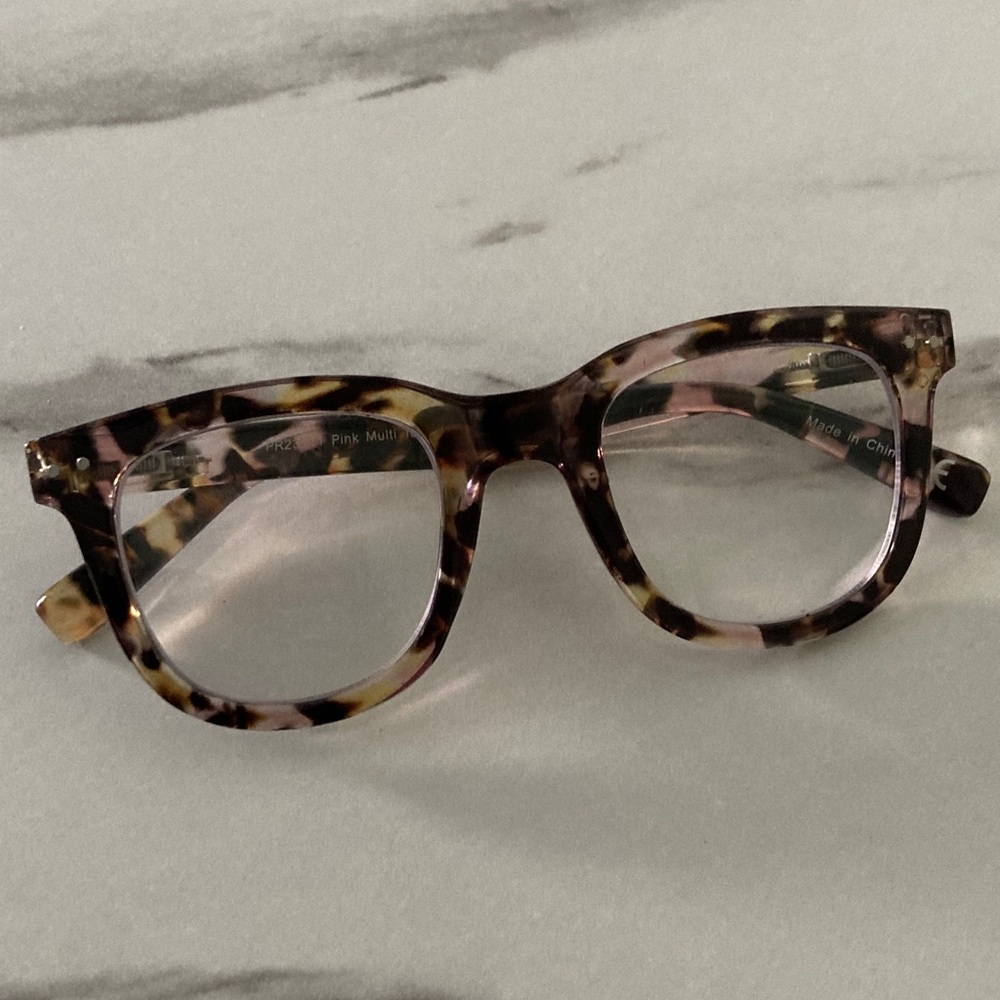 Tortoise Shell Pattern Glasses - Picture 4 of 16